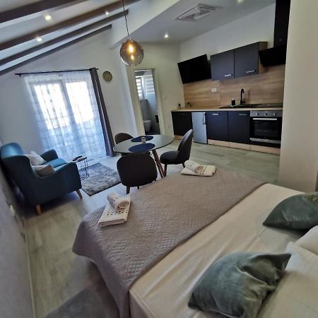 New Nikolina 4 Star Apartment Mali Losinj Bagian luar foto