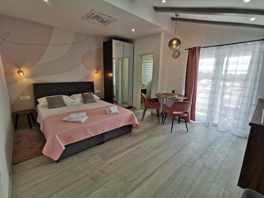 New Nikolina 4 Star Apartment Mali Losinj Bagian luar foto