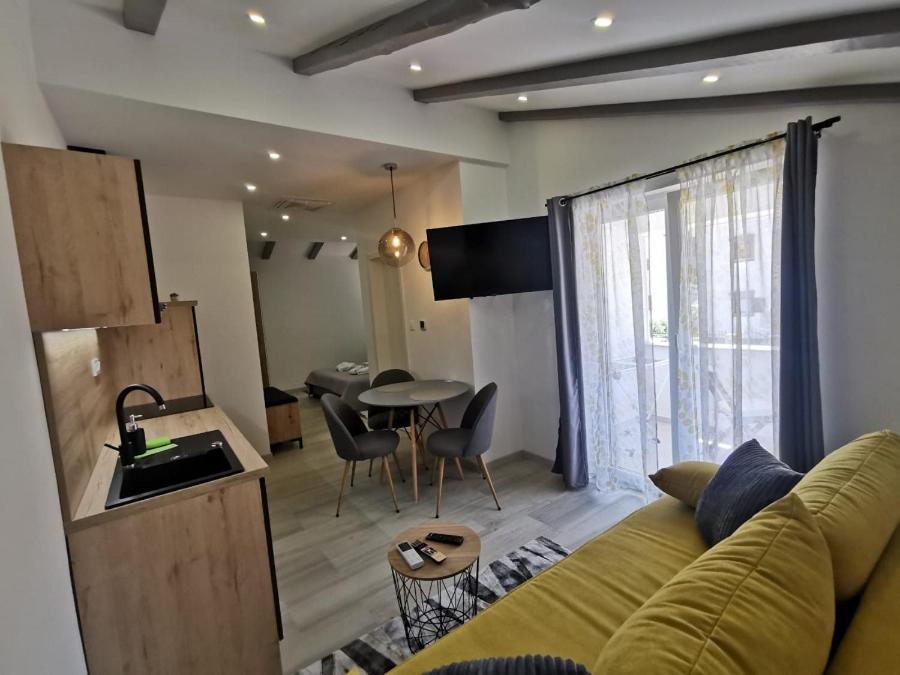 New Nikolina 4 Star Apartment Mali Losinj Bagian luar foto