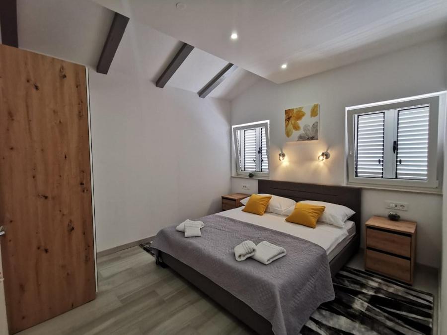New Nikolina 4 Star Apartment Mali Losinj Bagian luar foto