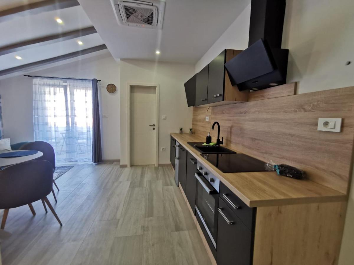 New Nikolina 4 Star Apartment Mali Losinj Bagian luar foto