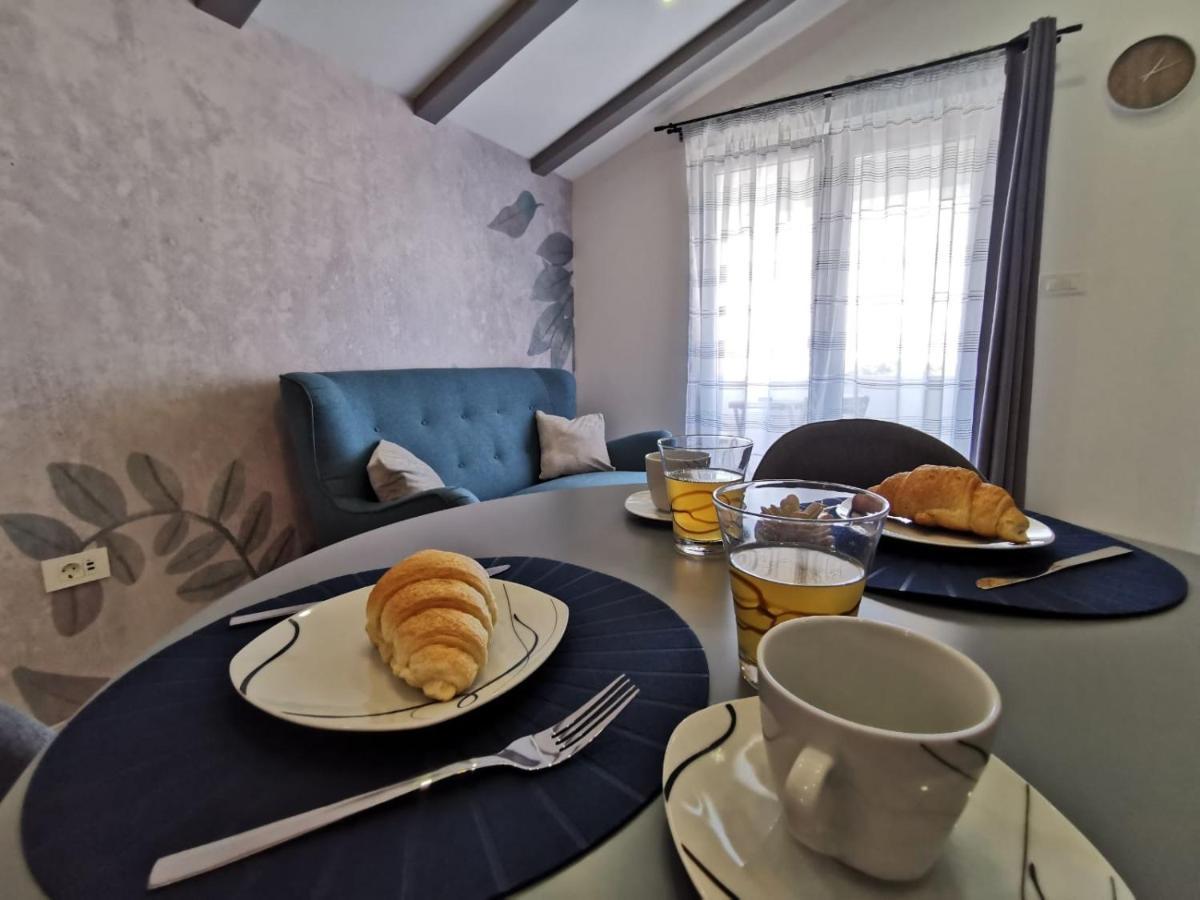 New Nikolina 4 Star Apartment Mali Losinj Bagian luar foto